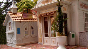 DOLLHOUSES/RAIN10.jpg