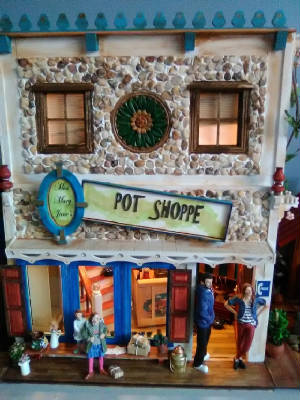 DOLLHOUSES/VILLAGE7.jpg