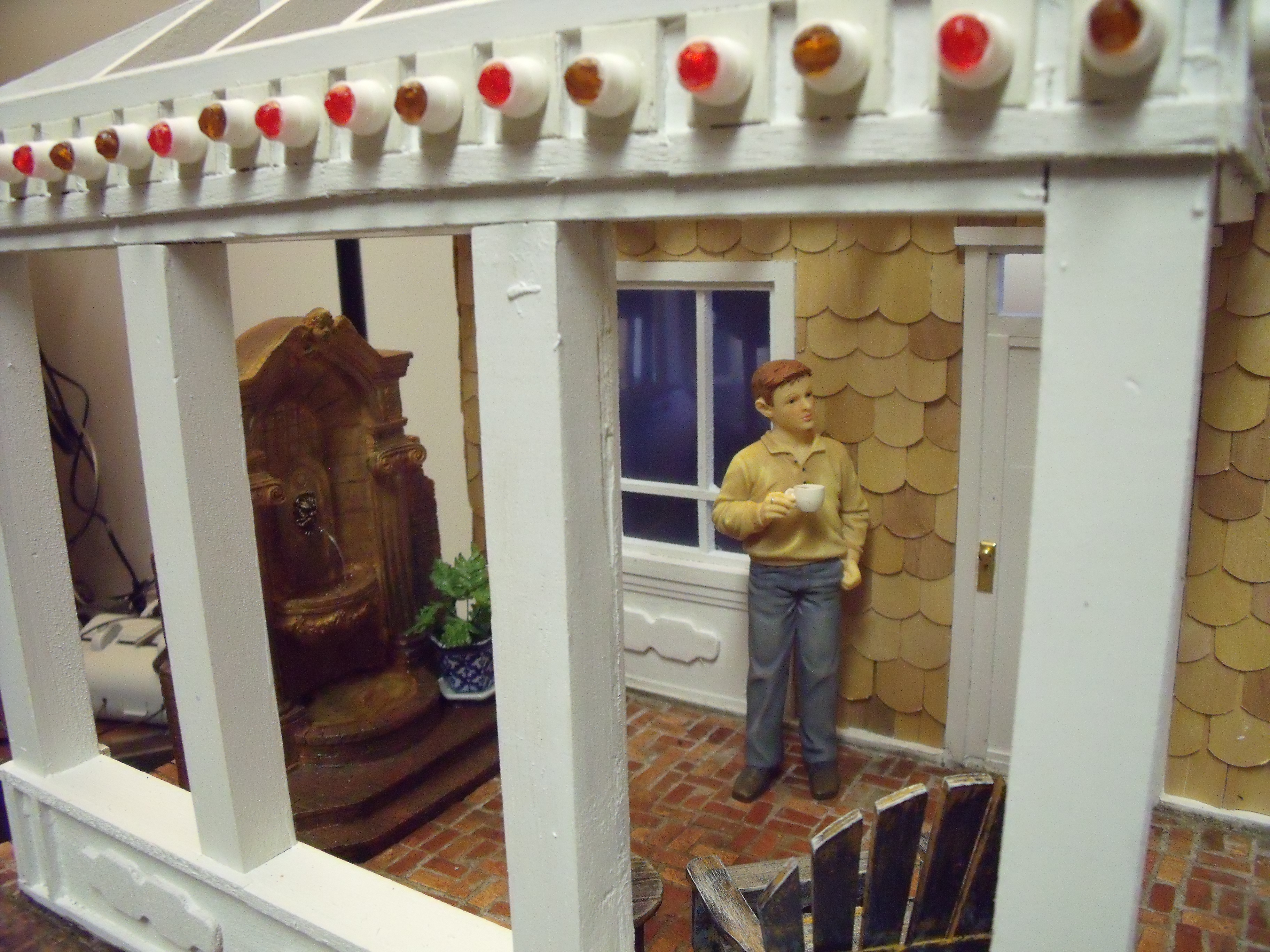 DOLLHOUSES/ART12.JPG