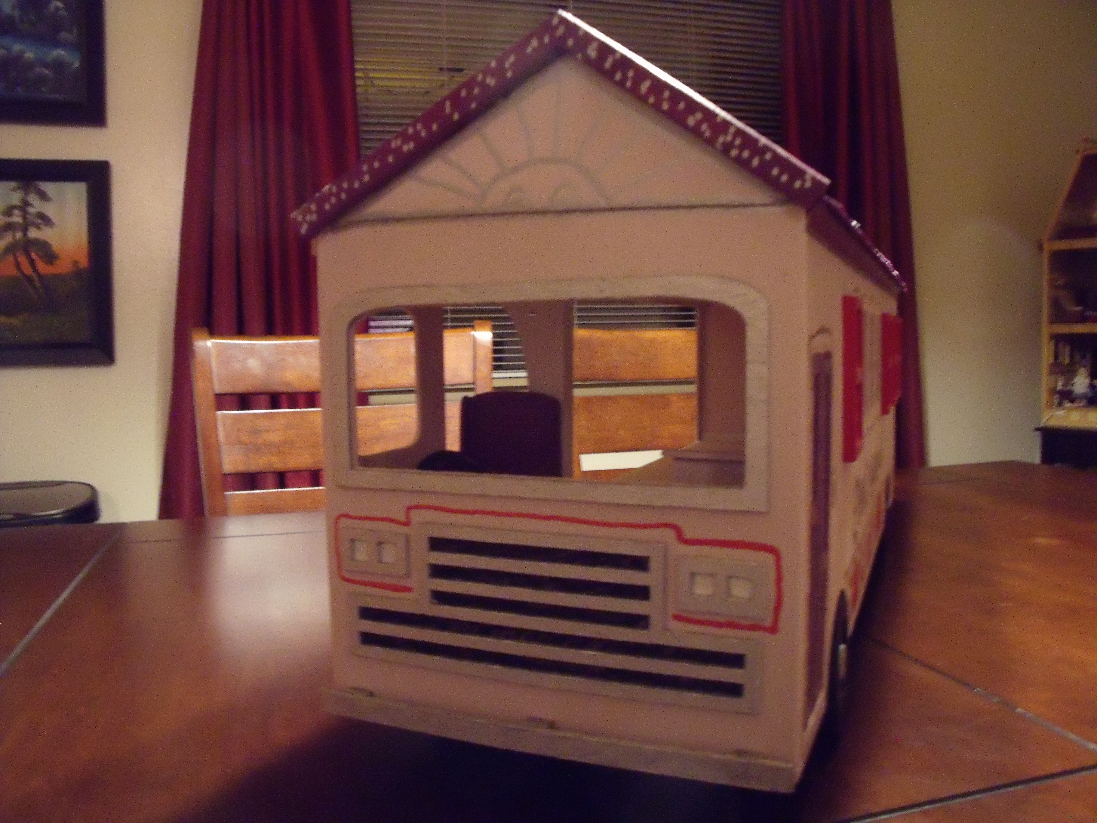 DOLLHOUSES/EMMA5.JPG